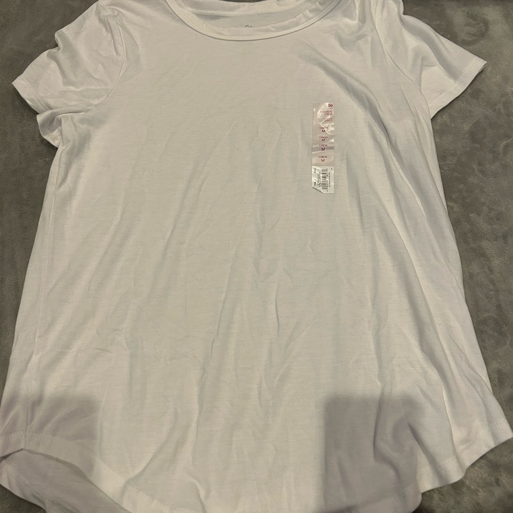 Women’s white tshirt